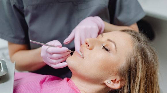 Implant – rozwiązanie w stomatologii